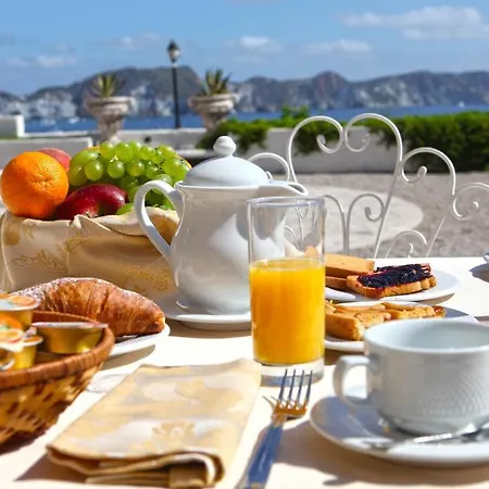 Hotel Torre Dei Borboni 3*