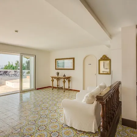 Hotel Torre Dei Borboni 3*