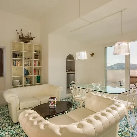 Torre Dei Borboni Ponza