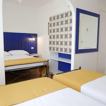 Hotel Torre Dei Borboni 3*