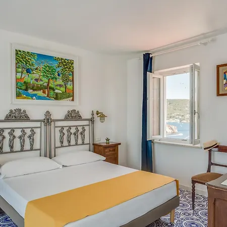 Hotel Torre Dei Borboni 3*