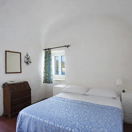 מלון Torre Dei Borboni 3*